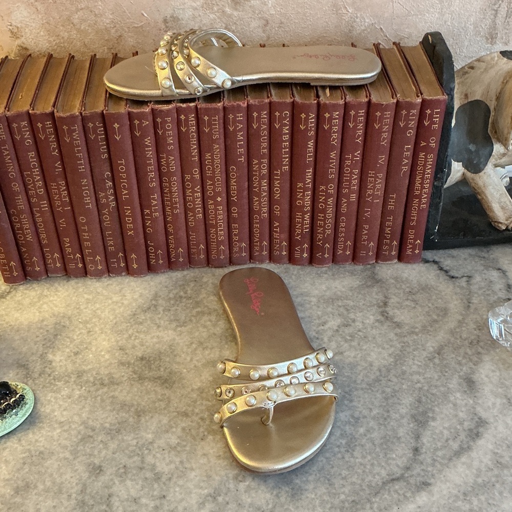 Lilly Pulitzer Gold Rhinestone Pearl TABBIE Thong Sandals GUC 6.5M